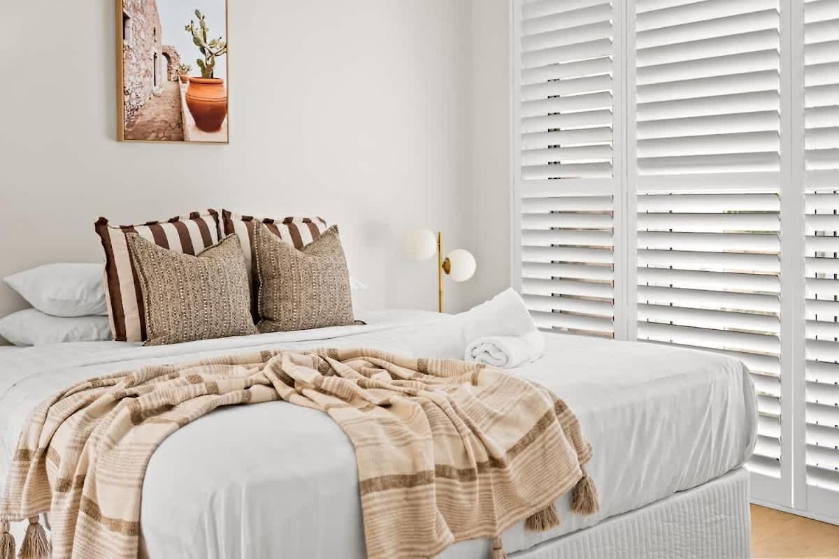 Luxury Grecian With Magnesium Pool And Bbq Brisbane