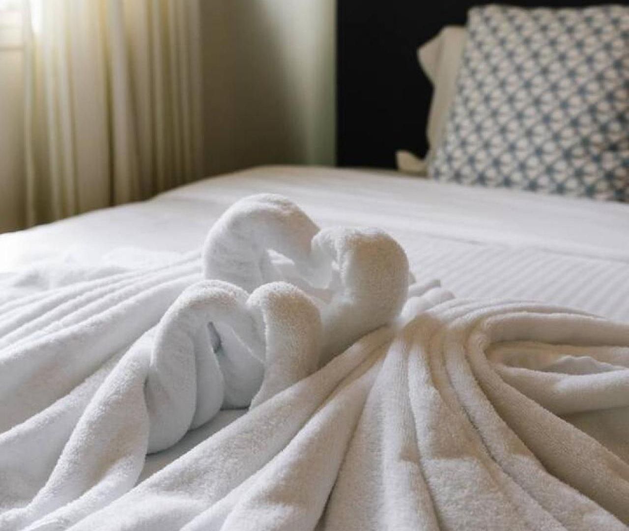 Holiday home Budget Friendly For 7 Two Minutes Walk To Train *