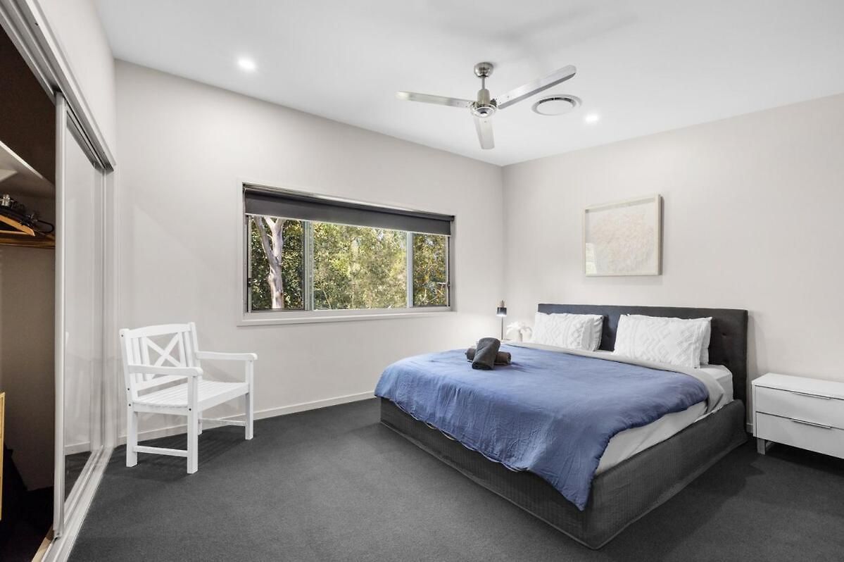 Spacious 3 Bedroom Townhouse In Prime Location! Holiday home