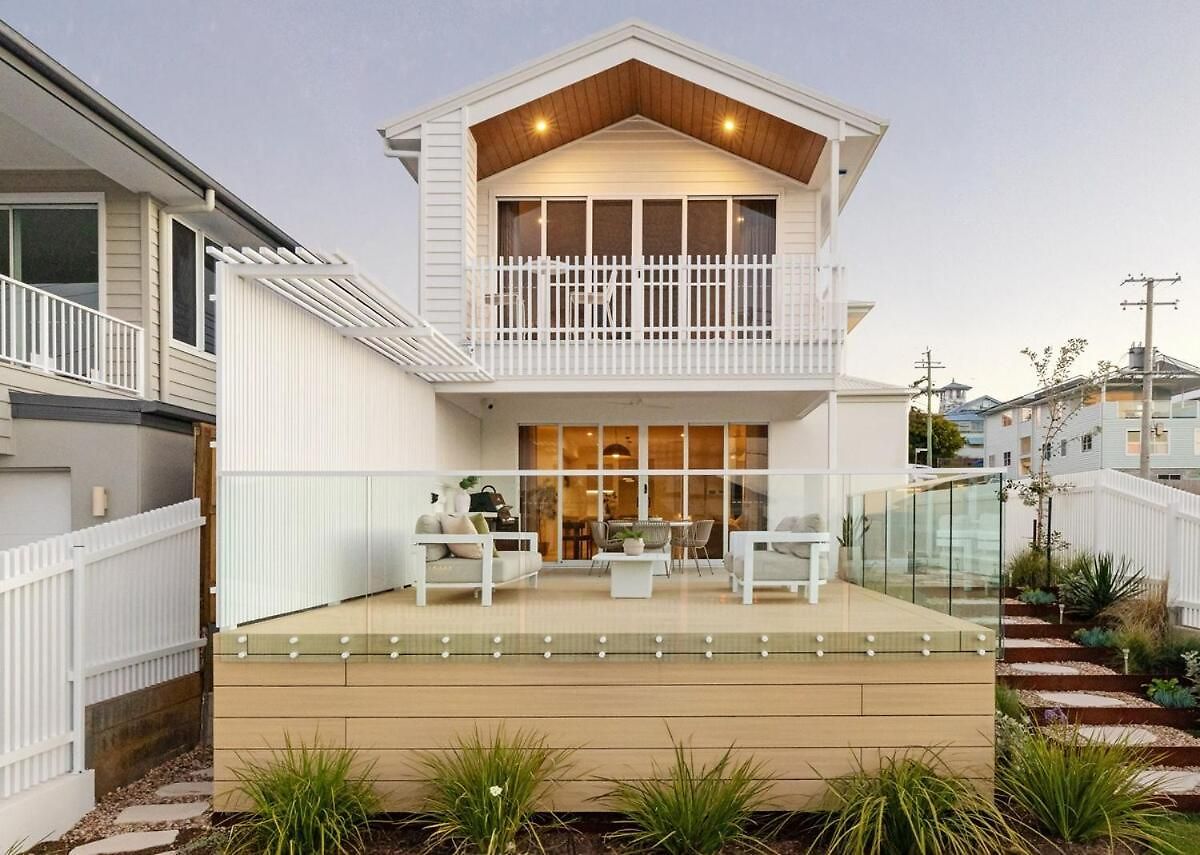 Nordica Luxury Bayside Retreat Wynnum Sleeps 10 Holiday home