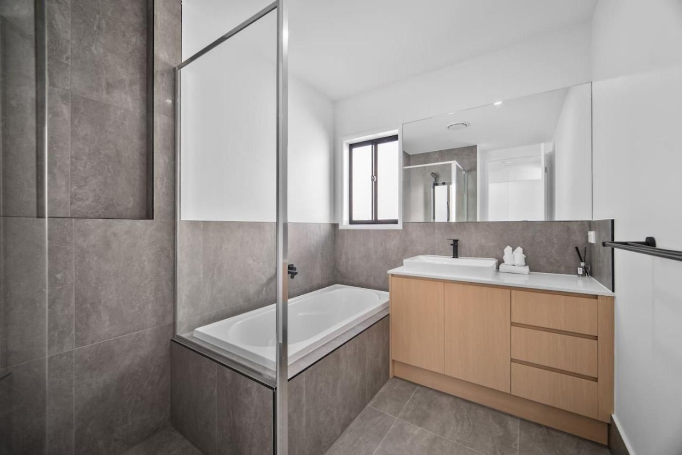 Comfortable 4 Bedroom Family With 3 Bathrooms And Air Conditioning Brisbane