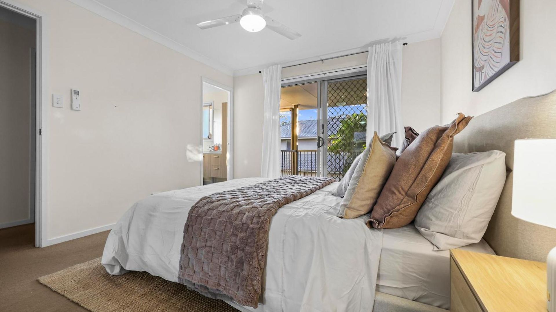 2-storey 3br Haven - Sleeps 8 - Free Parking & Gym * Brisbane