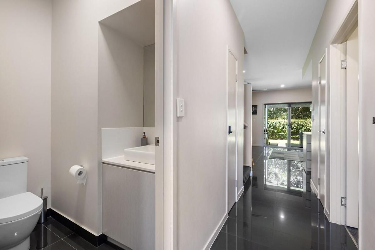 Spacious 3 Bedroom Townhouse In Prime Location!