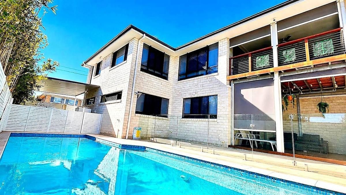 Bayside Mansion Sleeps 14 Pool Sauna Kids Holiday home