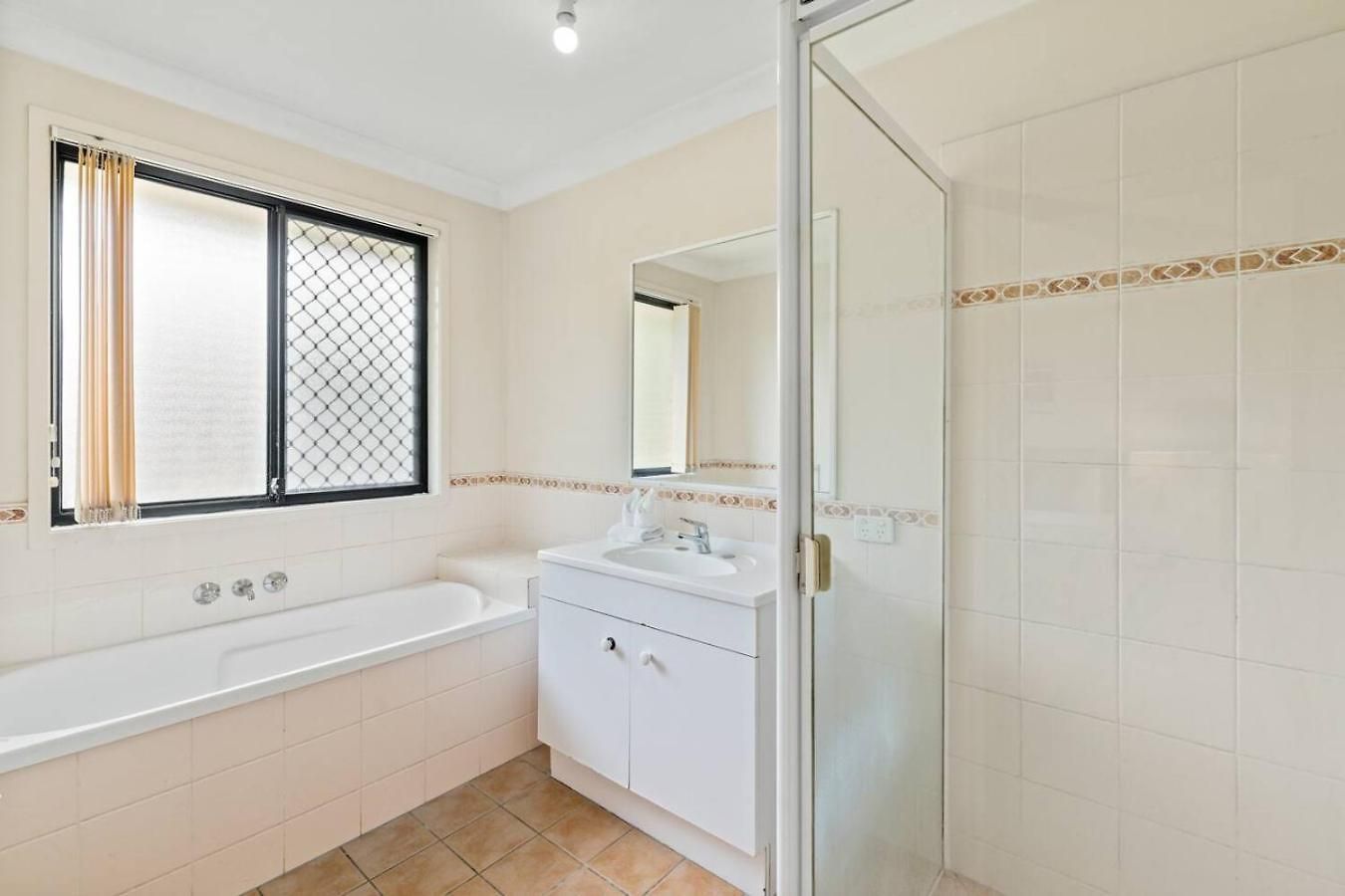 Affordable 4 Bedroom 2 Bathroom Family With Air Conditioning Holiday home Brisbane