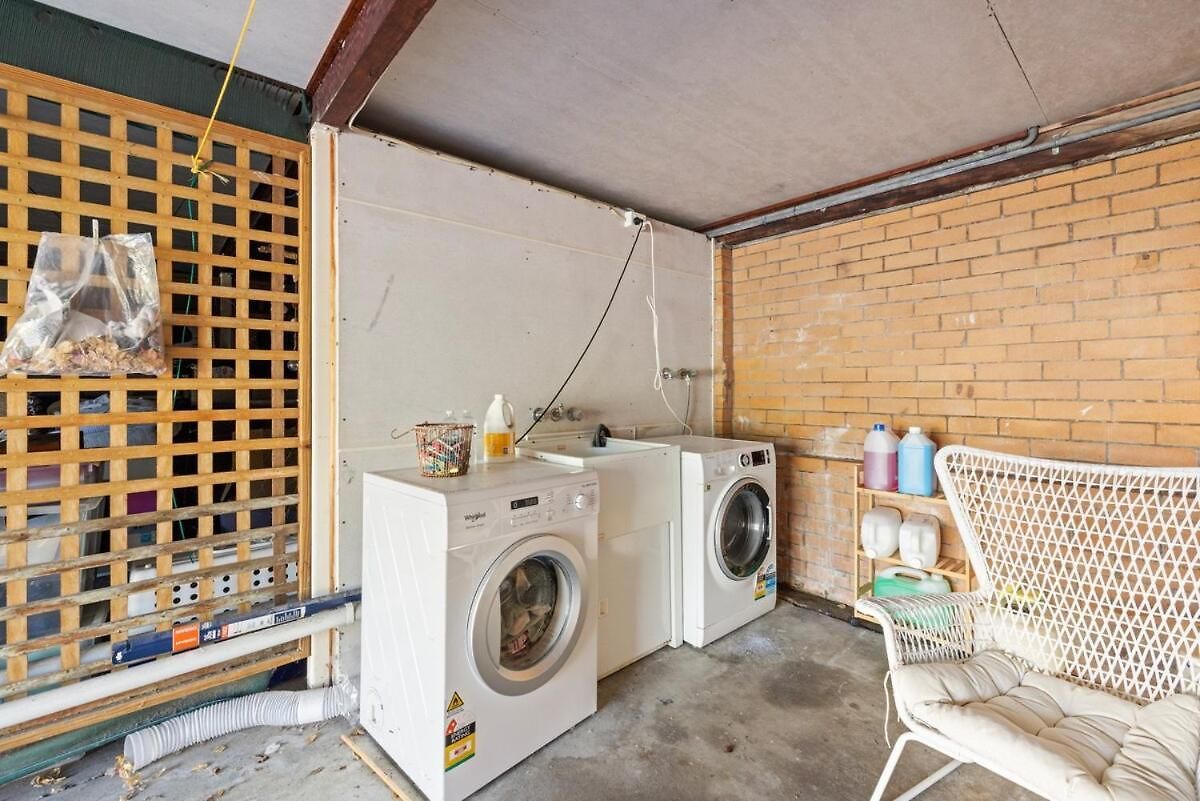 Beautiful 2 Bedroom Unit In Prime Location!