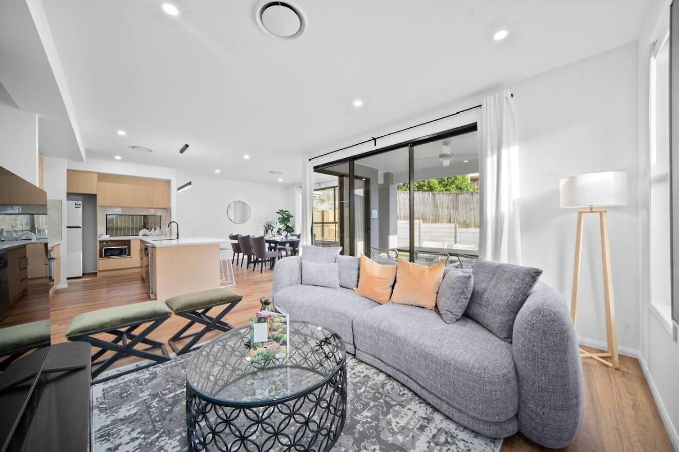 Comfortable 4 Bedroom Family With 3 Bathrooms And Air Conditioning Holiday home Brisbane