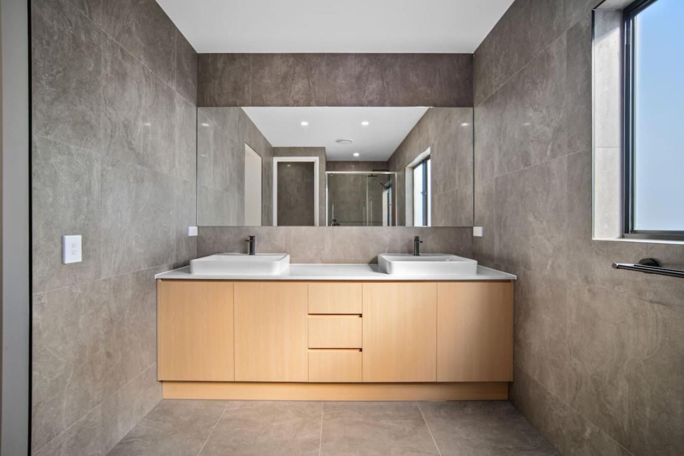 Comfortable 4 Bedroom Family With 3 Bathrooms And Air Conditioning * Brisbane