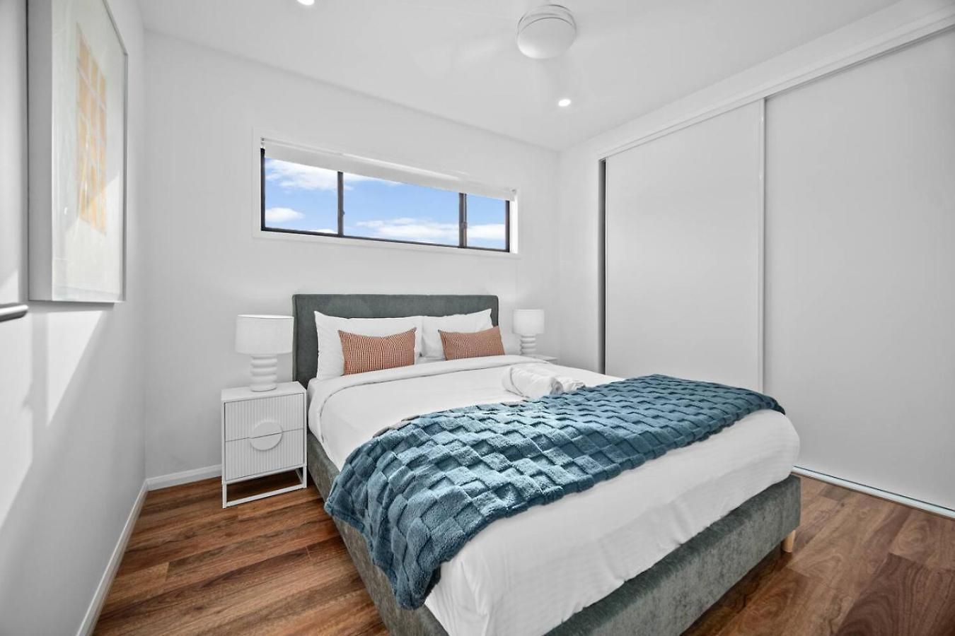 Comfortable 4 Bedroom Family With 3 Bathrooms And Air Conditioning Holiday home *