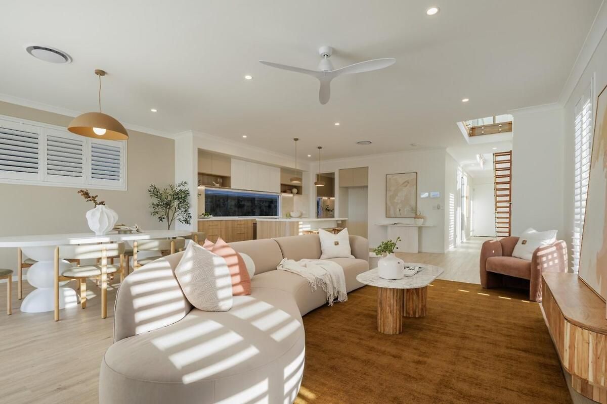 Nordica Luxury Bayside Retreat Wynnum Sleeps 10 Holiday home