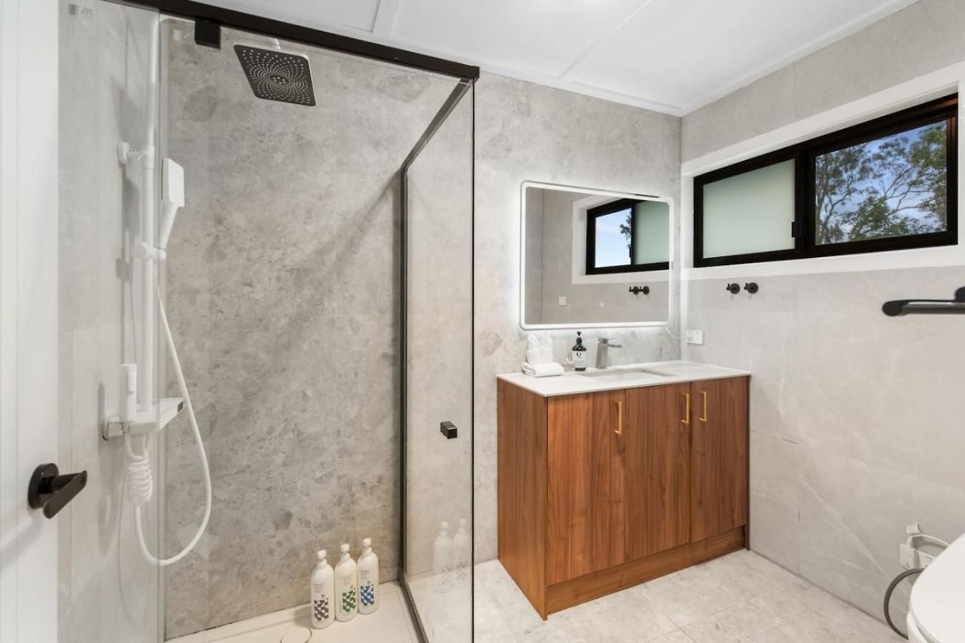 Brand New Modern Comfort Study And Gym
