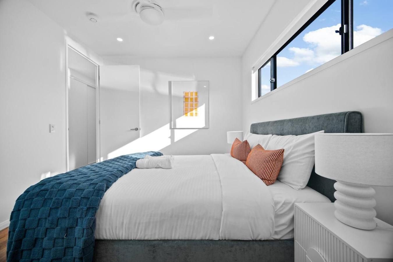 Comfortable 4 Bedroom Family With 3 Bathrooms And Air Conditioning Holiday home *