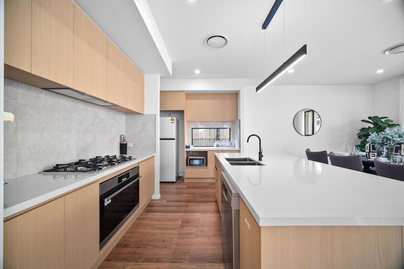 Comfortable 4 Bedroom Family With 3 Bathrooms And Air Conditioning