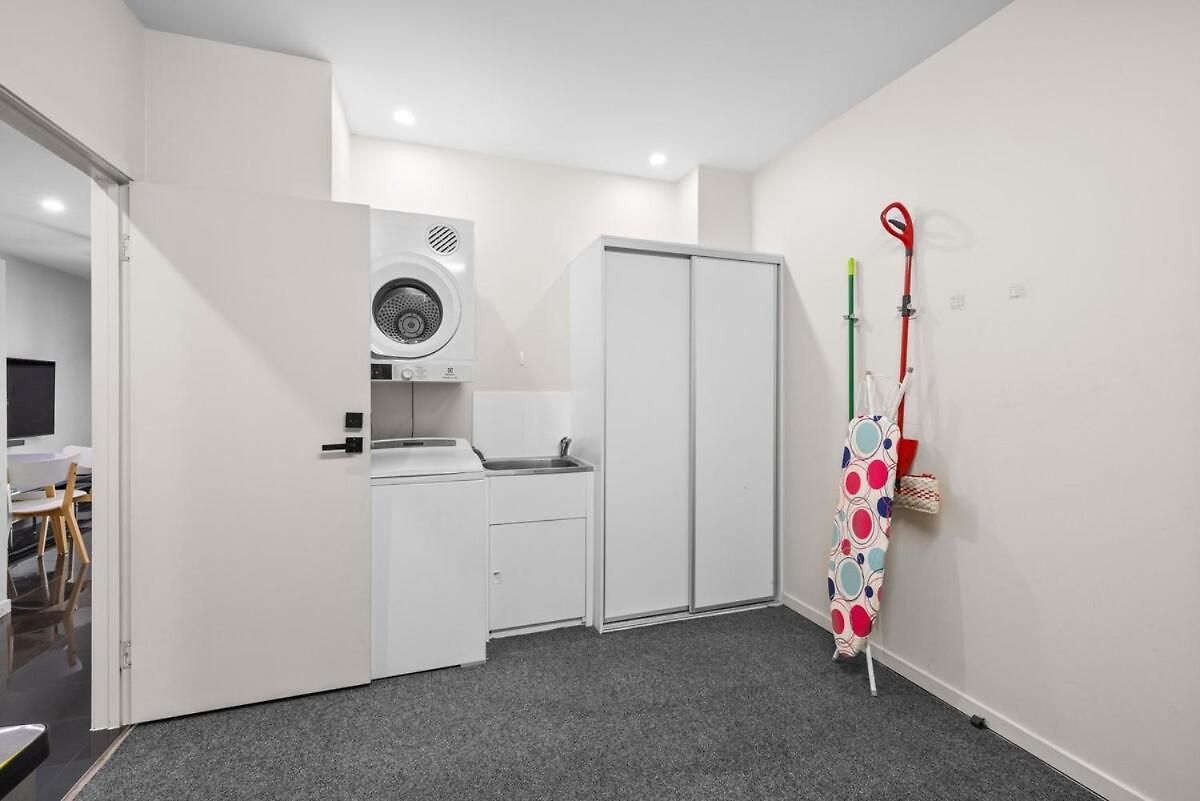 Holiday home Spacious 3 Bedroom Townhouse In Prime Location!