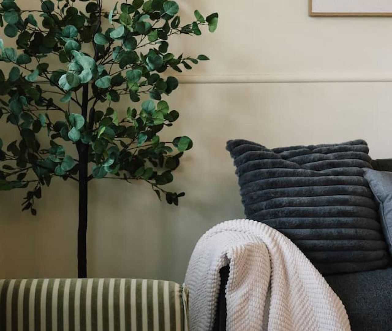 Budget Friendly For 7 Two Minutes Walk To Train Holiday home *