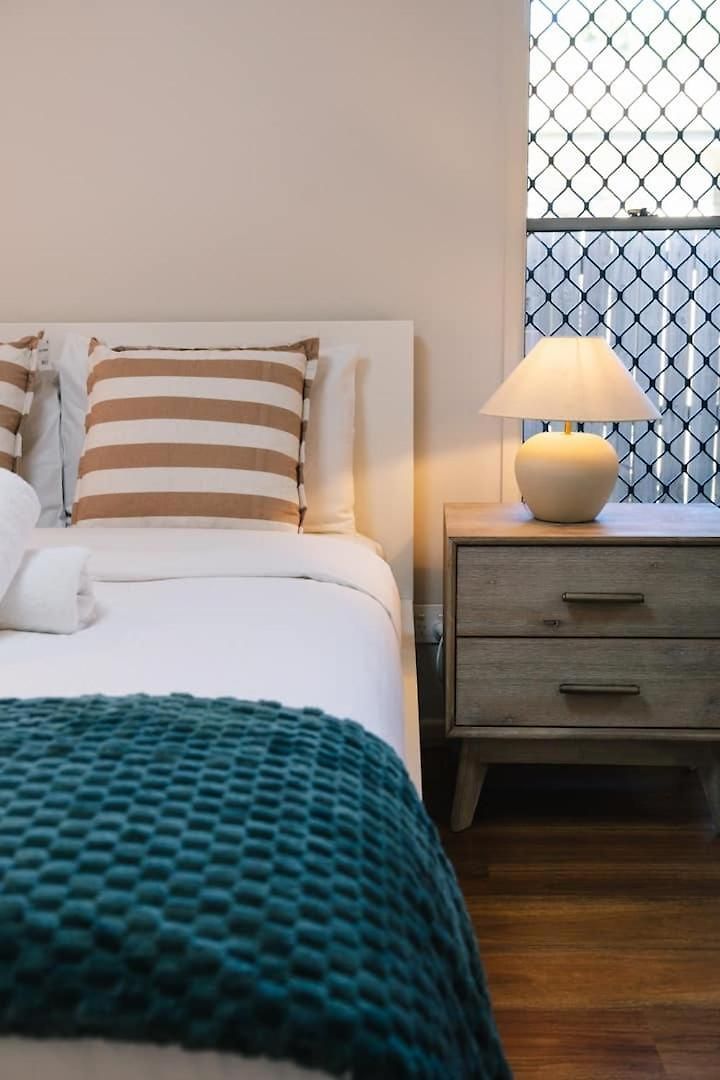 Pet Friendly &amazing Location 4 Bedroom House Brisbane