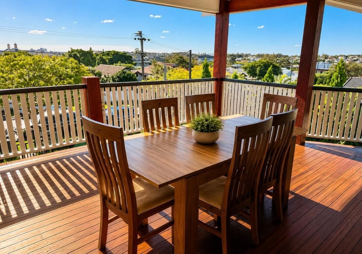 6 Beds Stylish Home In Coorparoo, 10 Mins To Cbd Holiday home Brisbane