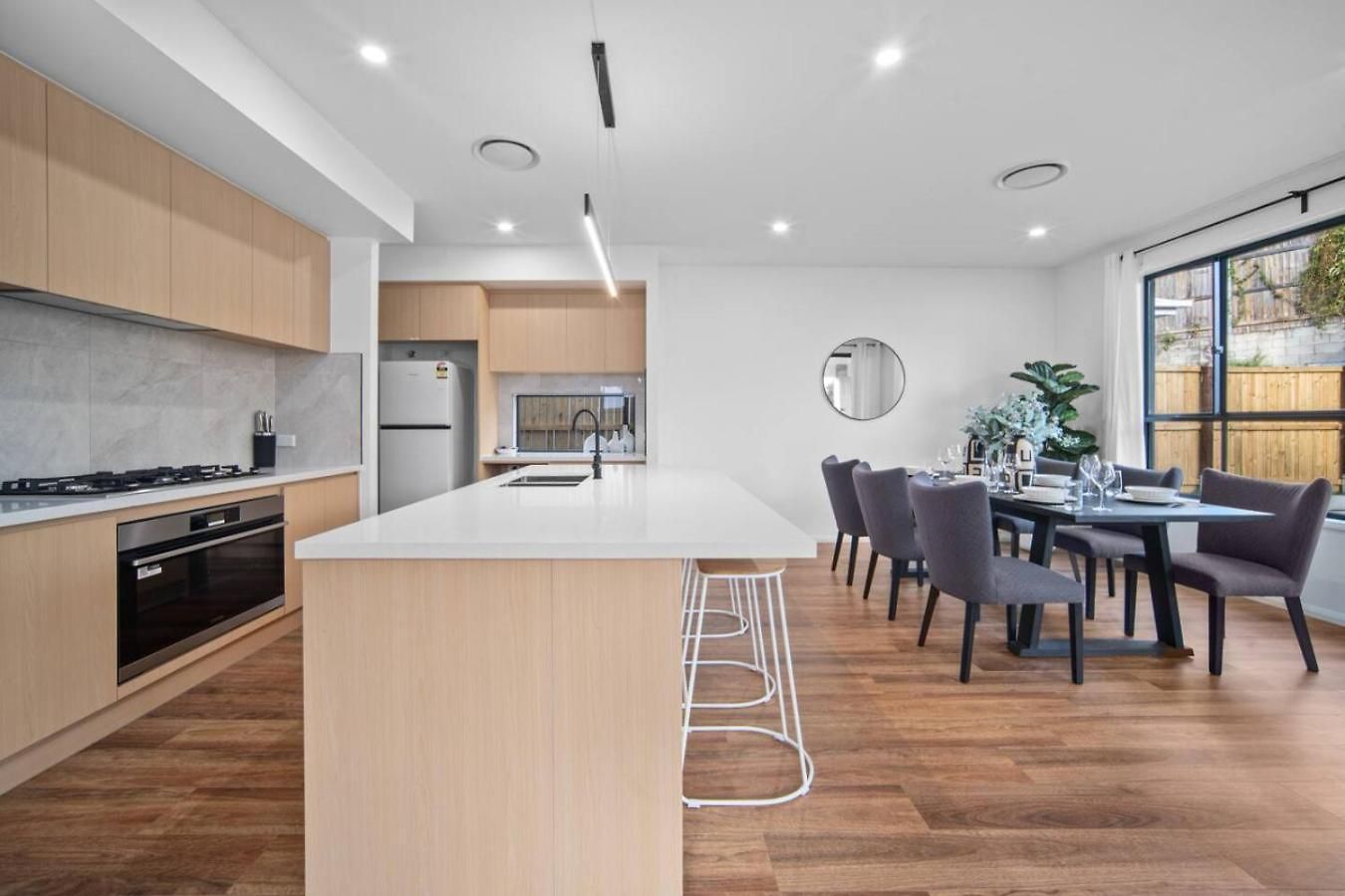 Comfortable 4 Bedroom Family With 3 Bathrooms And Air Conditioning Holiday home Brisbane