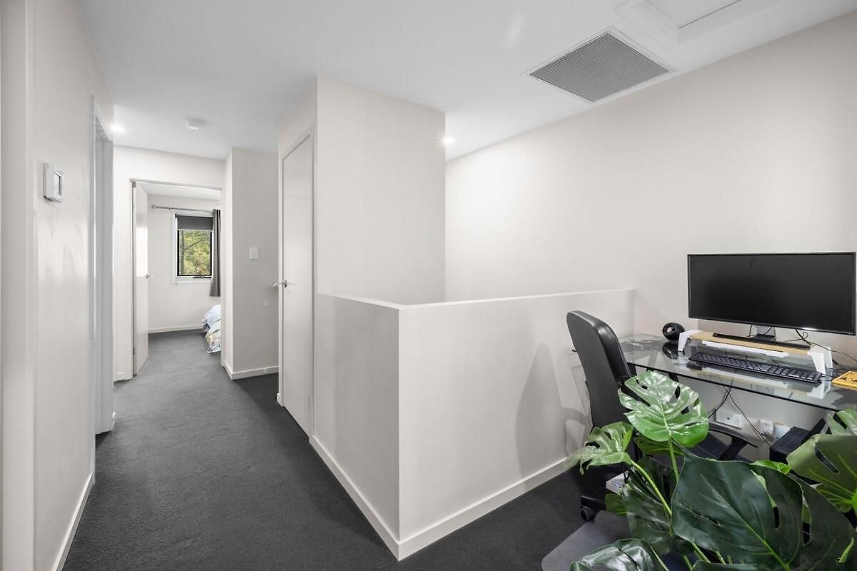 Spacious 3 Bedroom Townhouse In Prime Location! * Brisbane