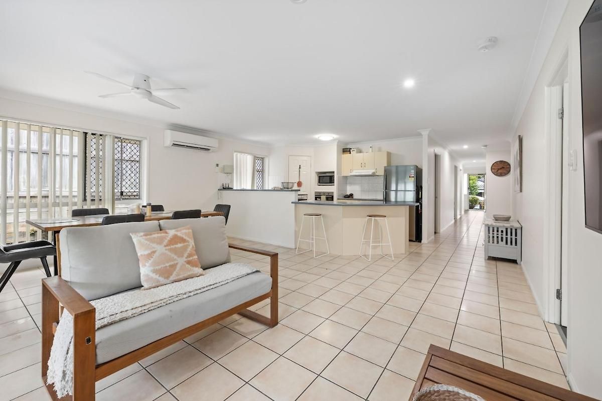 Stunning Wakerley Family * Brisbane