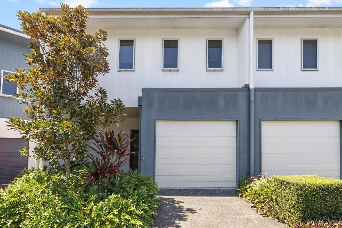 Holiday home Spacious 3 Bedroom Townhouse In Prime Location!