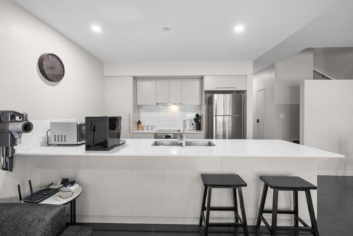 Spacious 3 Bedroom Townhouse In Prime Location! * Brisbane