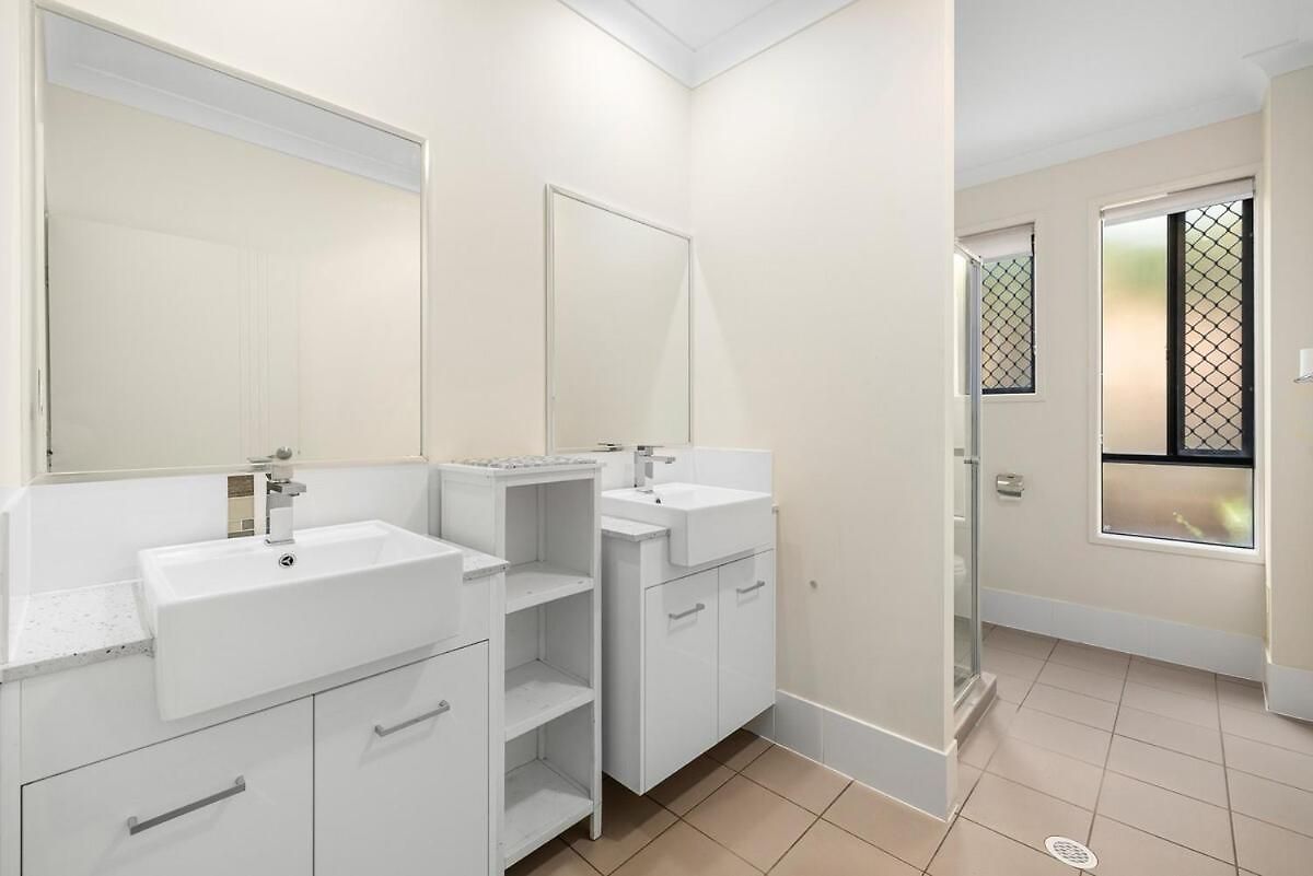 Holiday home Bayside Mansion Sleeps 14 Pool Sauna Kids Brisbane