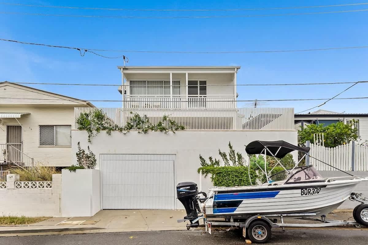 Luxury Grecian With Magnesium Pool And Bbq * Brisbane