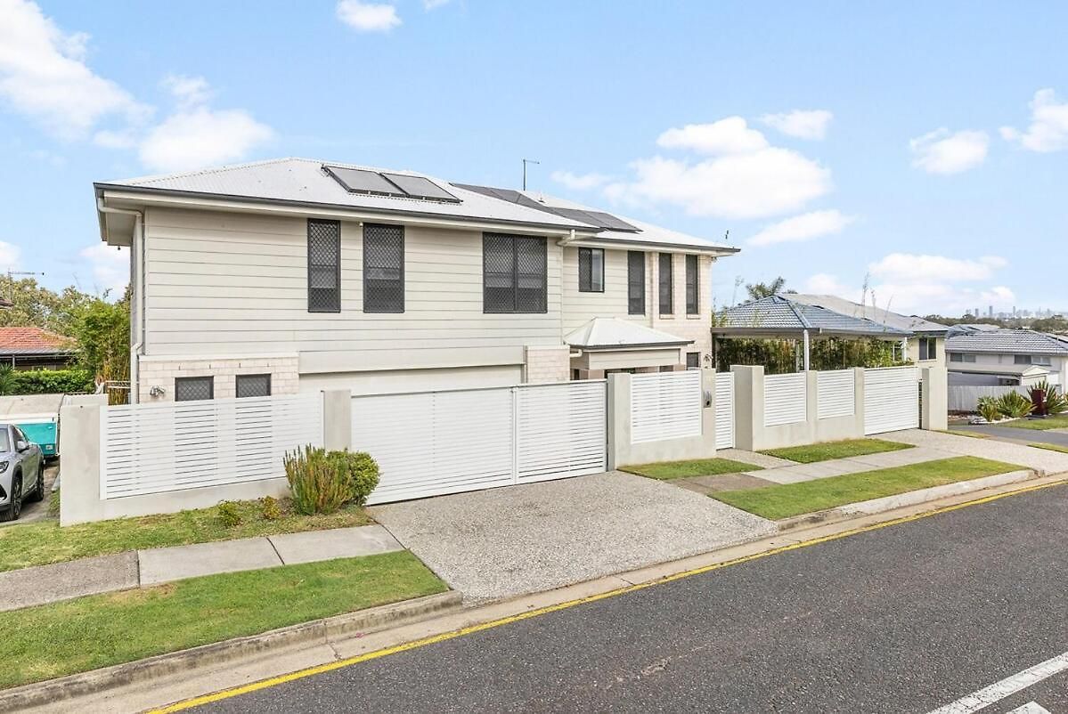 Holiday home Bayside Mansion Sleeps 14 Pool Sauna Kids Brisbane