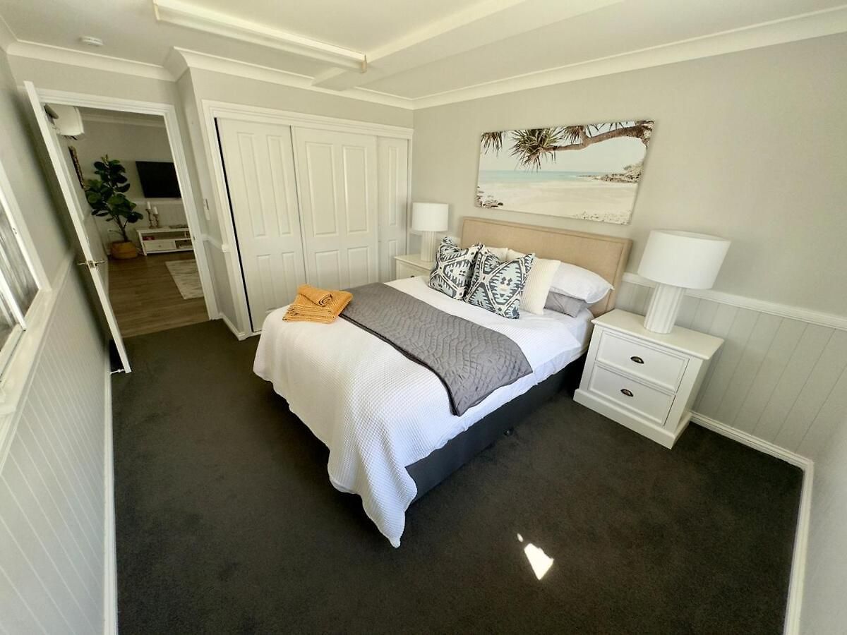 Bay Breeze Manor Grand 5br Queenslander Haven