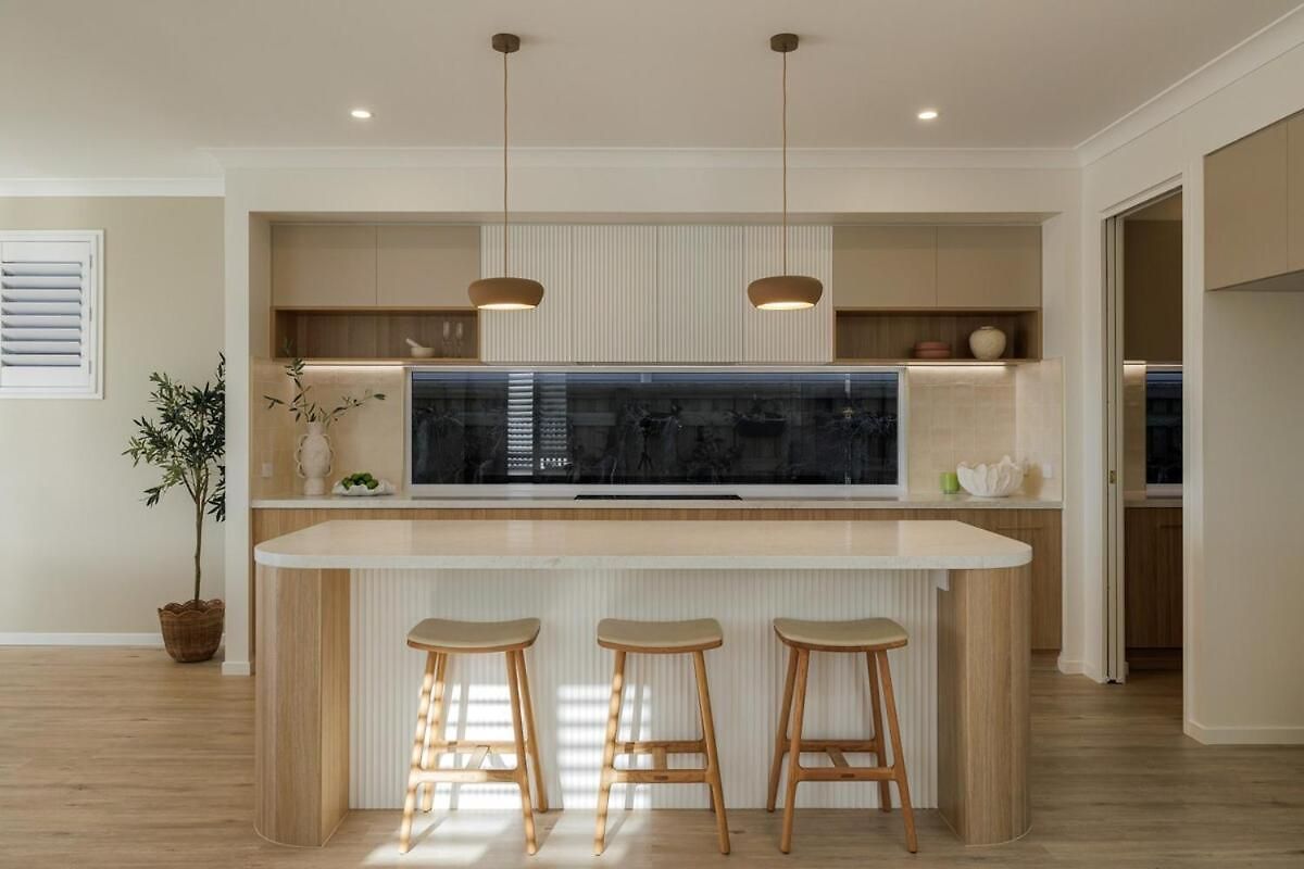 Nordica Luxury Bayside Retreat Wynnum Sleeps 10 Holiday home *