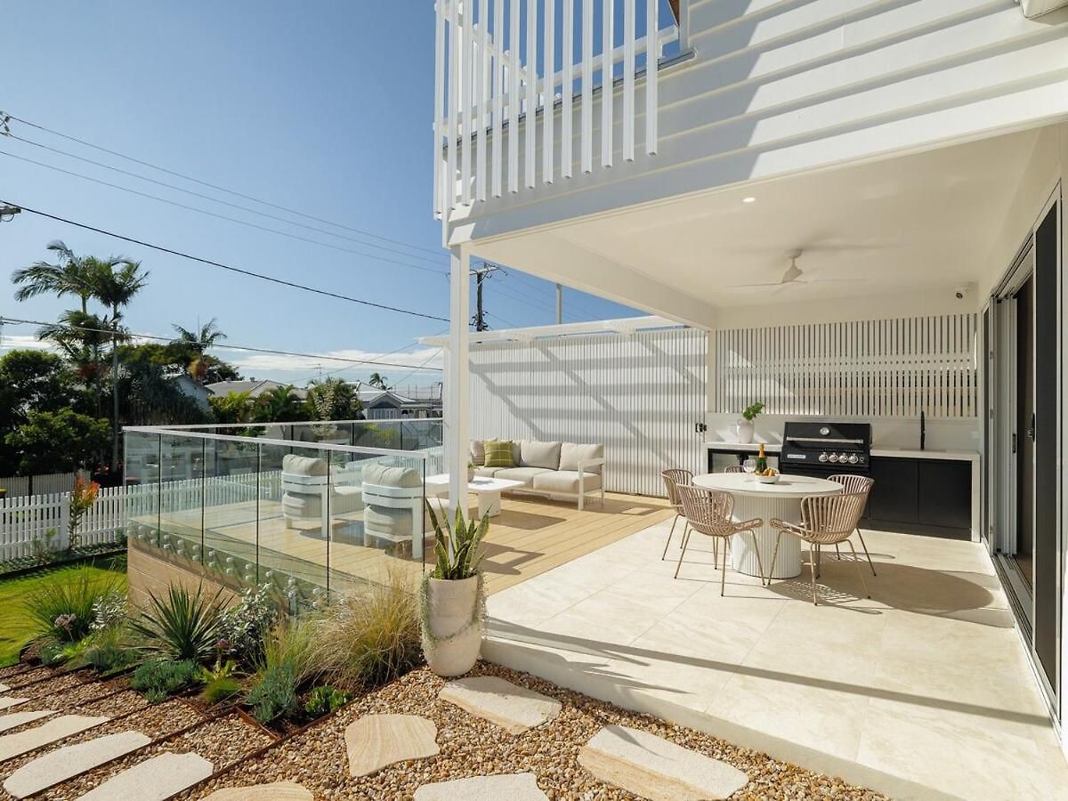 Nordica Luxury Bayside Retreat Wynnum Sleeps 10 Holiday home