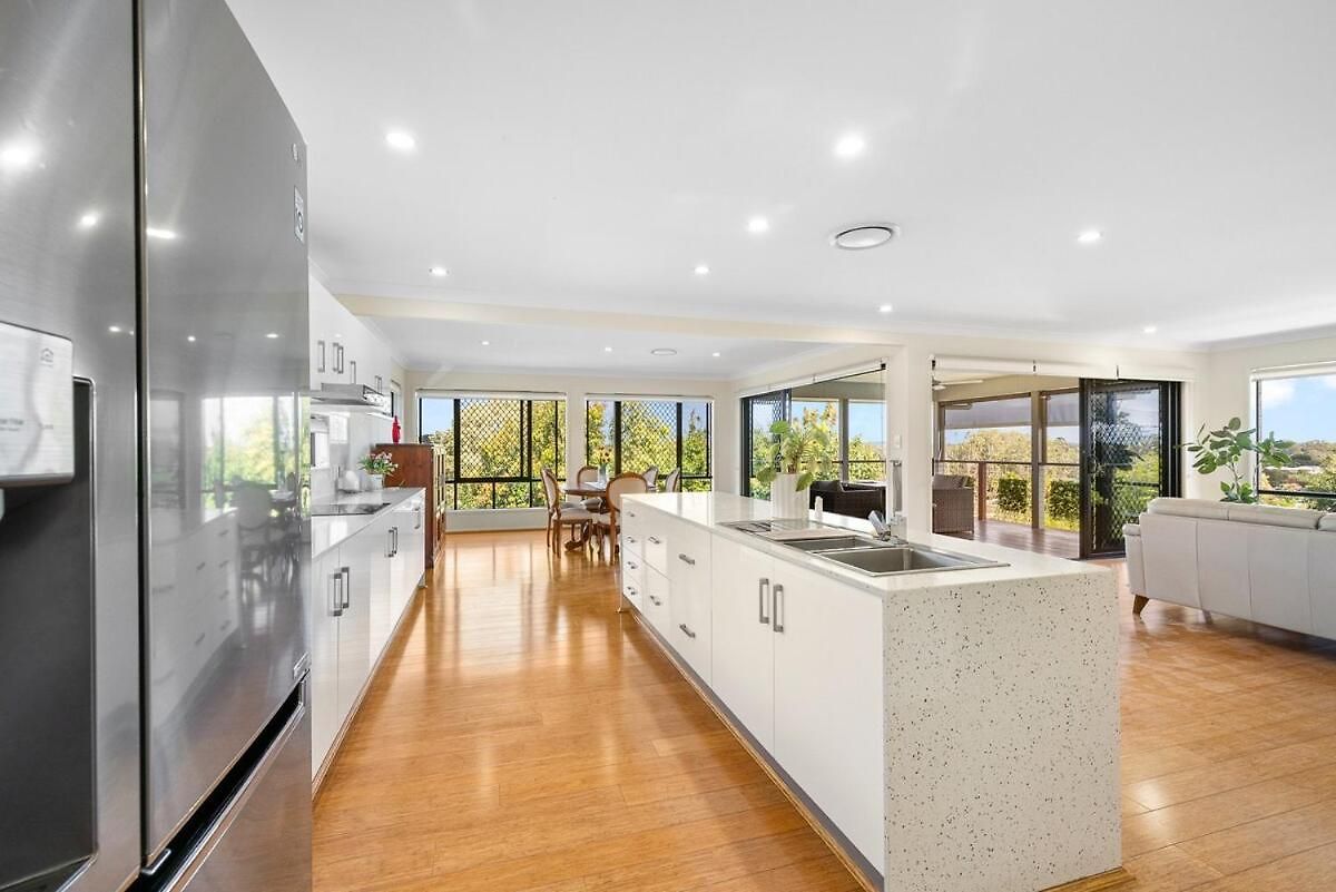 Bayside Mansion Sleeps 14 Pool Sauna Kids Holiday home *
