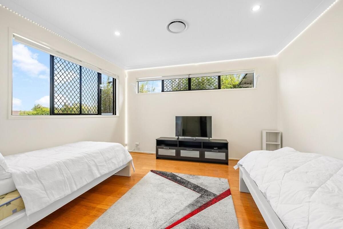 Holiday home Bayside Mansion Sleeps 14 Pool Sauna Kids