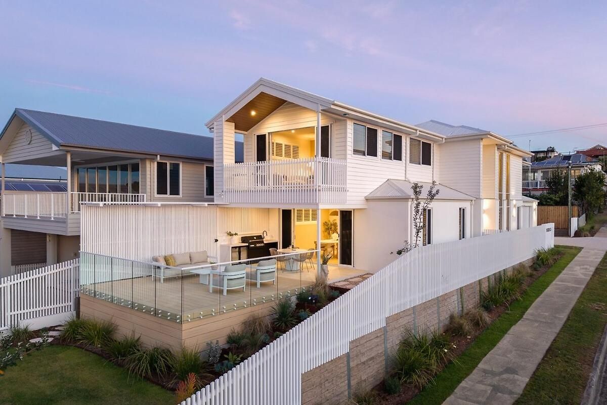 Nordica Luxury Bayside Retreat Wynnum Sleeps 10 Holiday home Brisbane