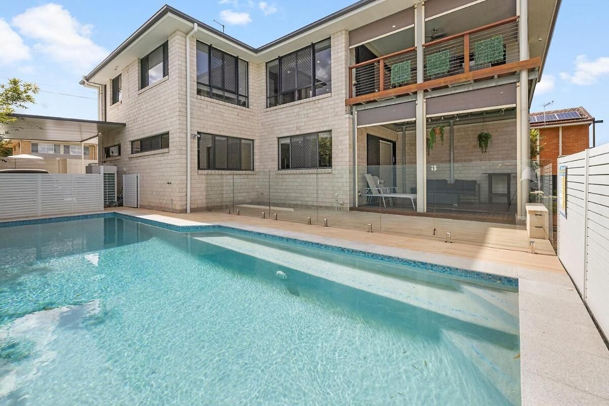Holiday home Bayside Mansion Sleeps 14 Pool Sauna Kids Brisbane