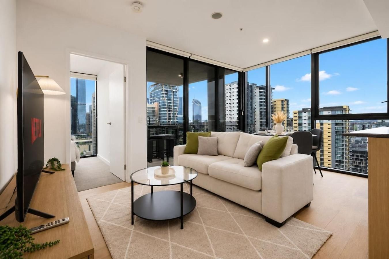 Level 22 Skyline Views With Sauna, Gym, Pool And Free Parking Apartment Brisbane