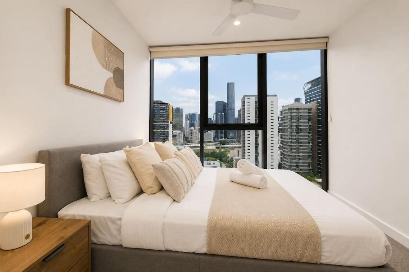 Level 22 Skyline Views With Sauna, Gym, Pool And Free Parking Brisbane