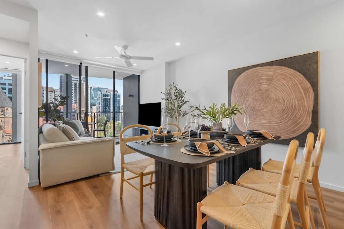Spire - Free Car Park Apartment *