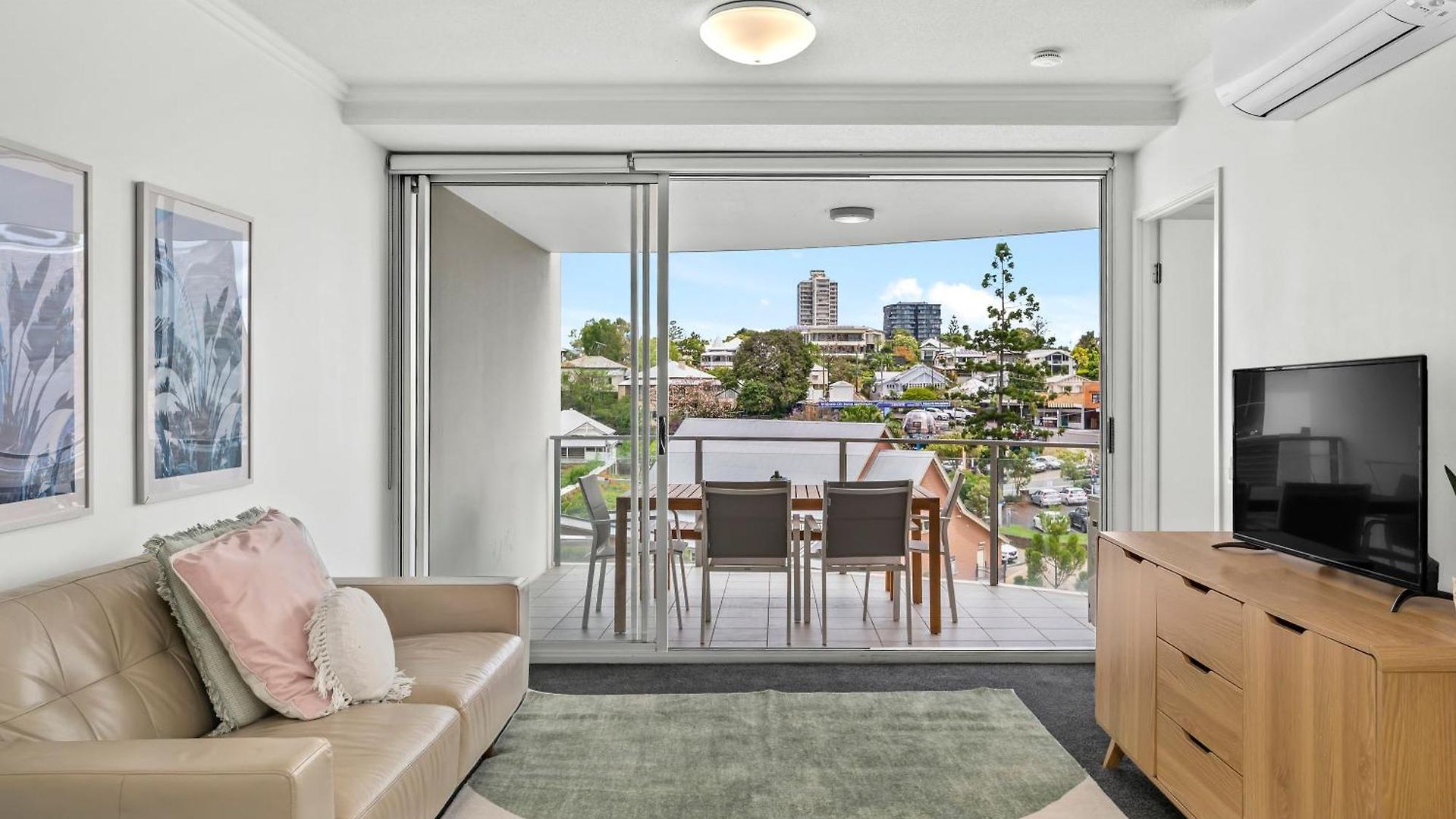 Apartment South Bank With Pool, Hot Tub & Parking *