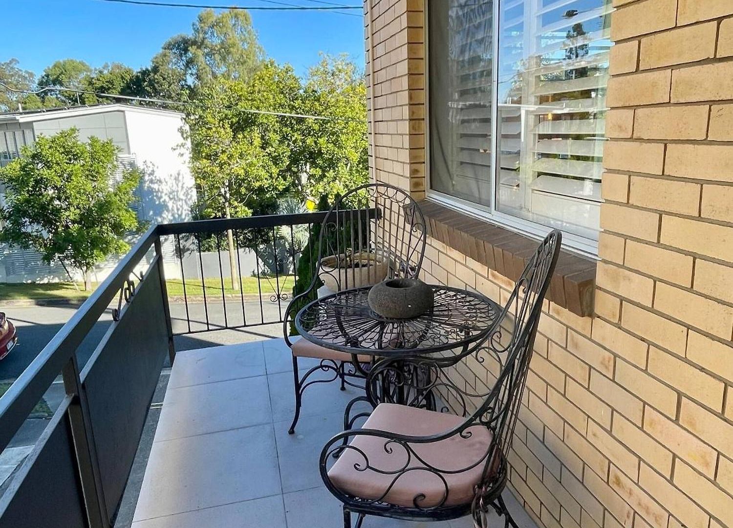 Apartment Opposite Sedgley Park *