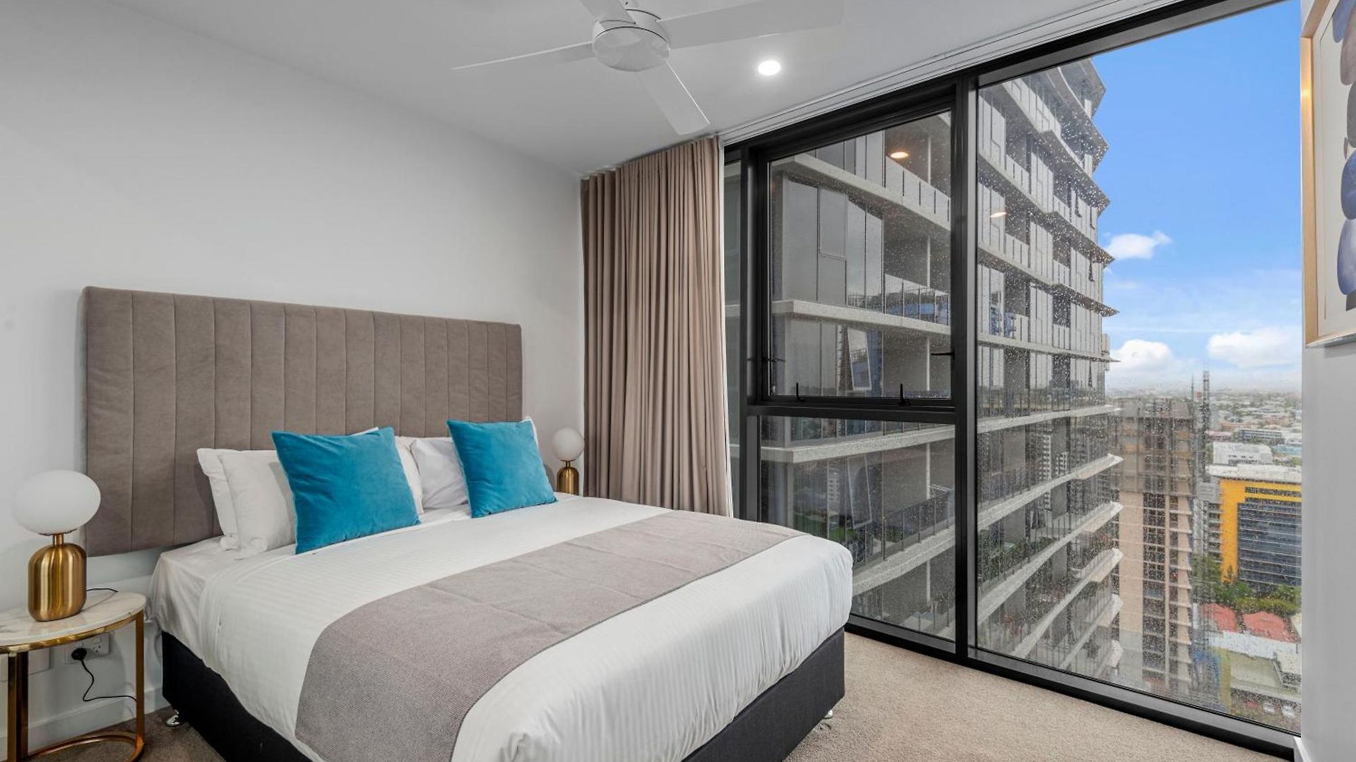 Stunning River & Mountain Views With 2br, Pool & Gym *