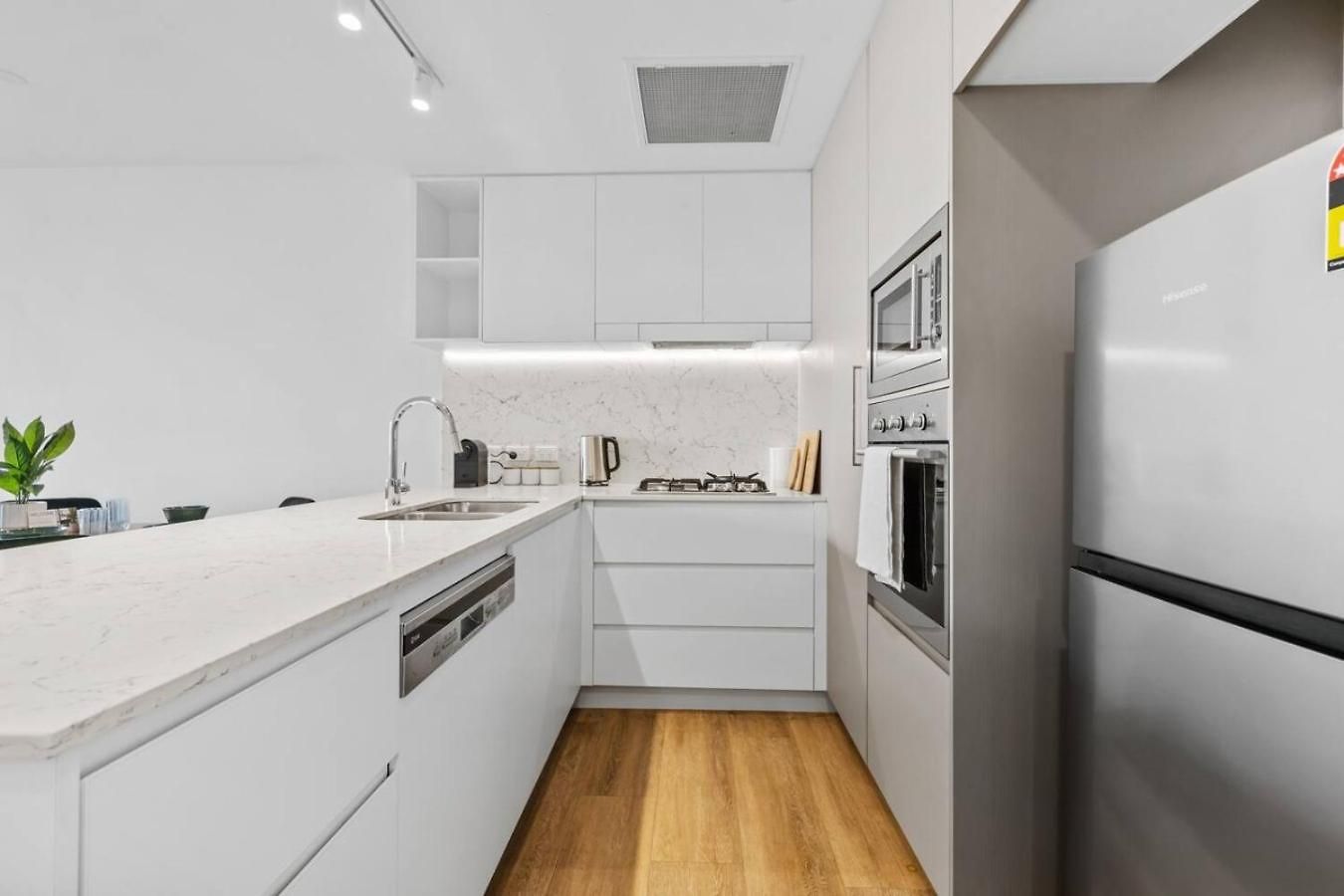 Walk To The Gabba With Rooftop Pool & Secure Carpark With Beautiful Views Apartment *