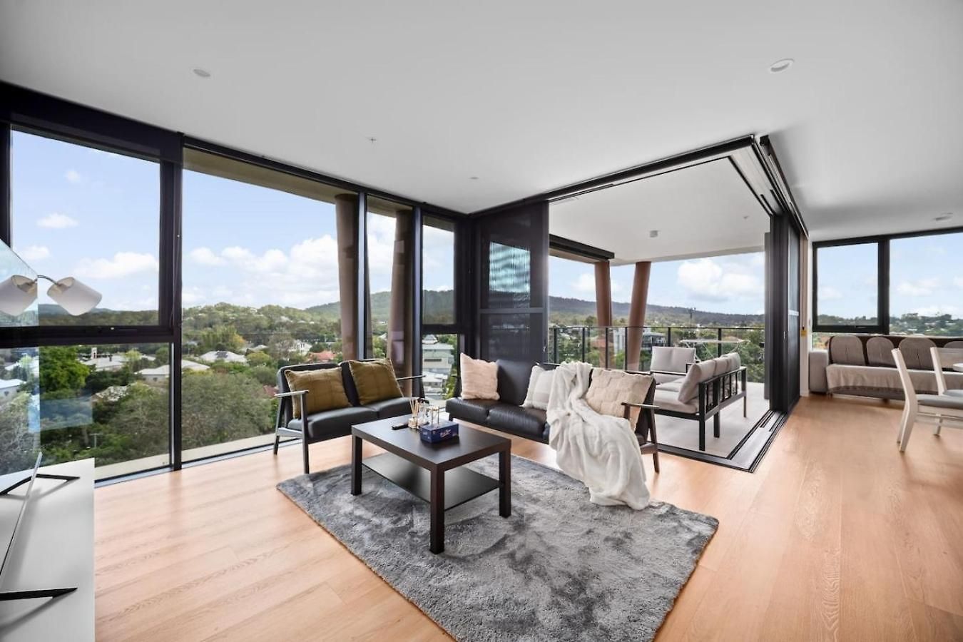 Skyhigh Retreat View And Shopping At Your Doorstep *