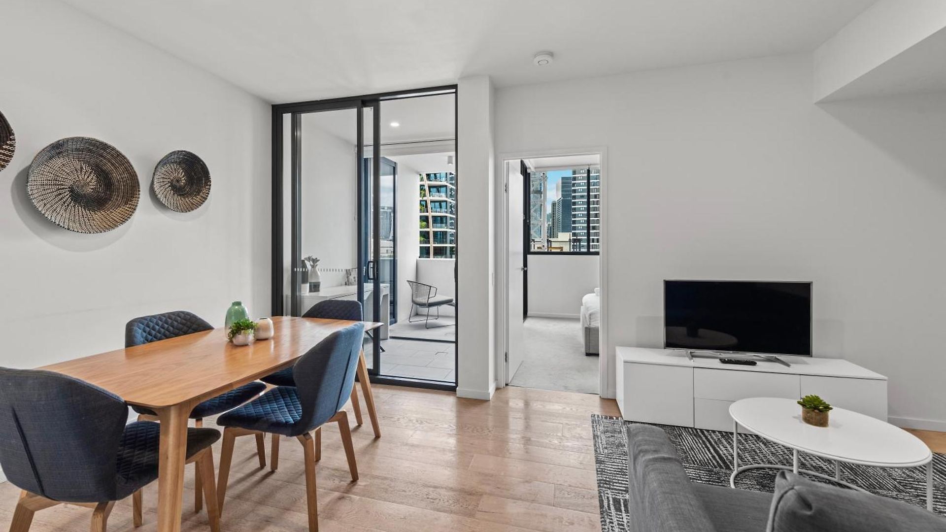Views & Amazing Location! Free Parking & Wifi Apartment Brisbane