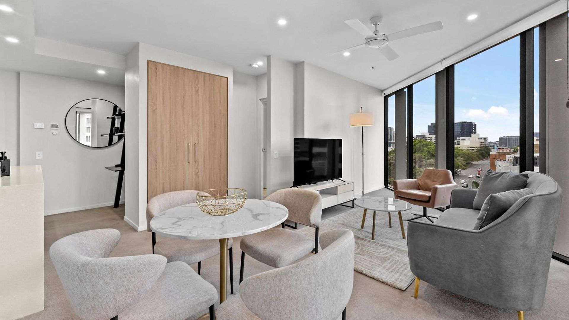 Modern 2br With River Views, Rooftop Pool, Parking Apartment *