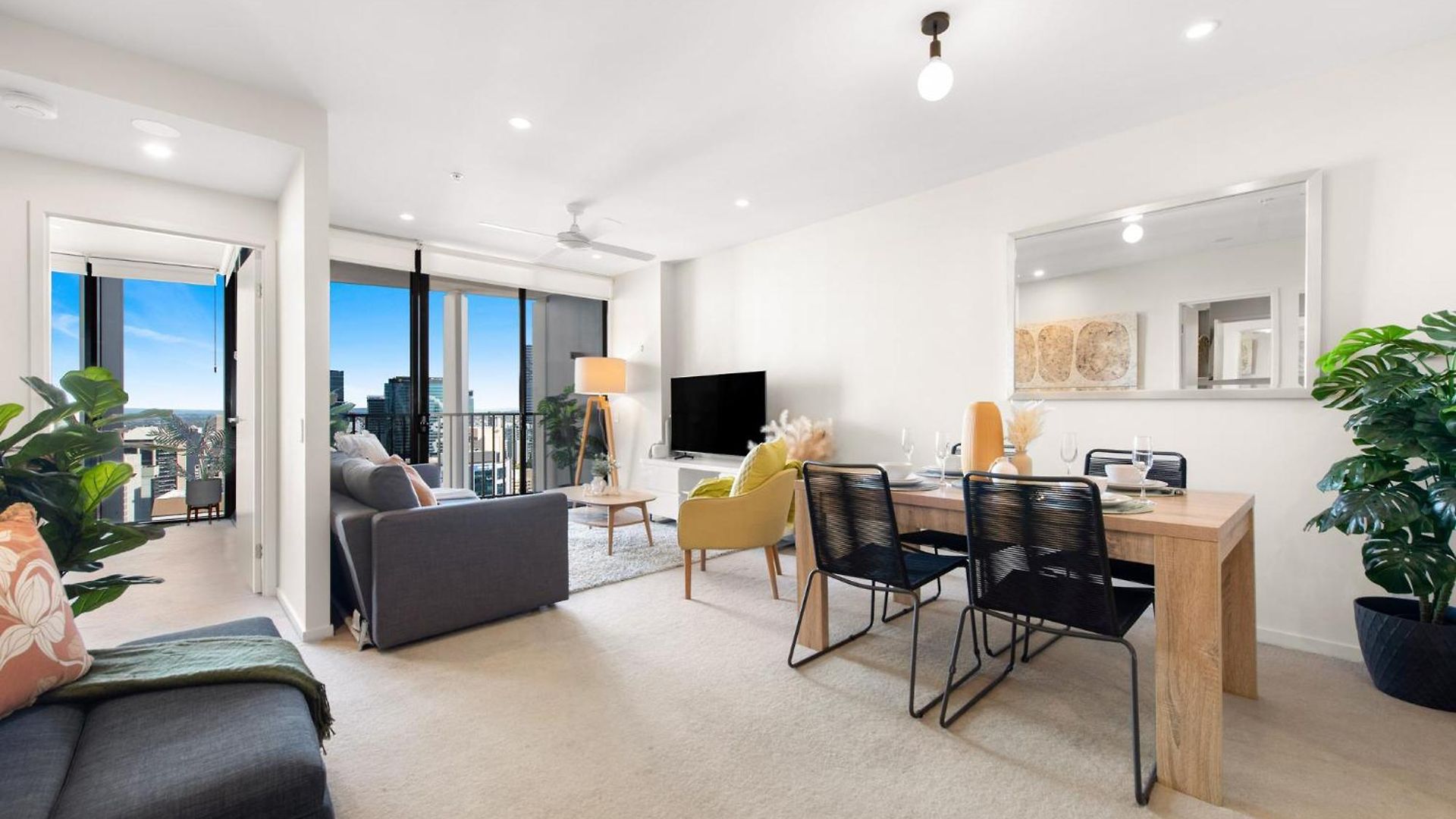 Inspired Serenity With River Views, Fast Wifi, Carpark, Gym, Rooftop Pool Brisbane