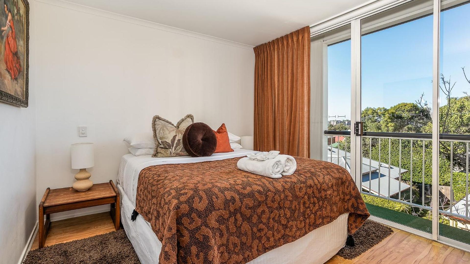 Apartment Mid-century Kangaroo Point - 1br Apartment, Walk To Cbd, River & The Gabba *