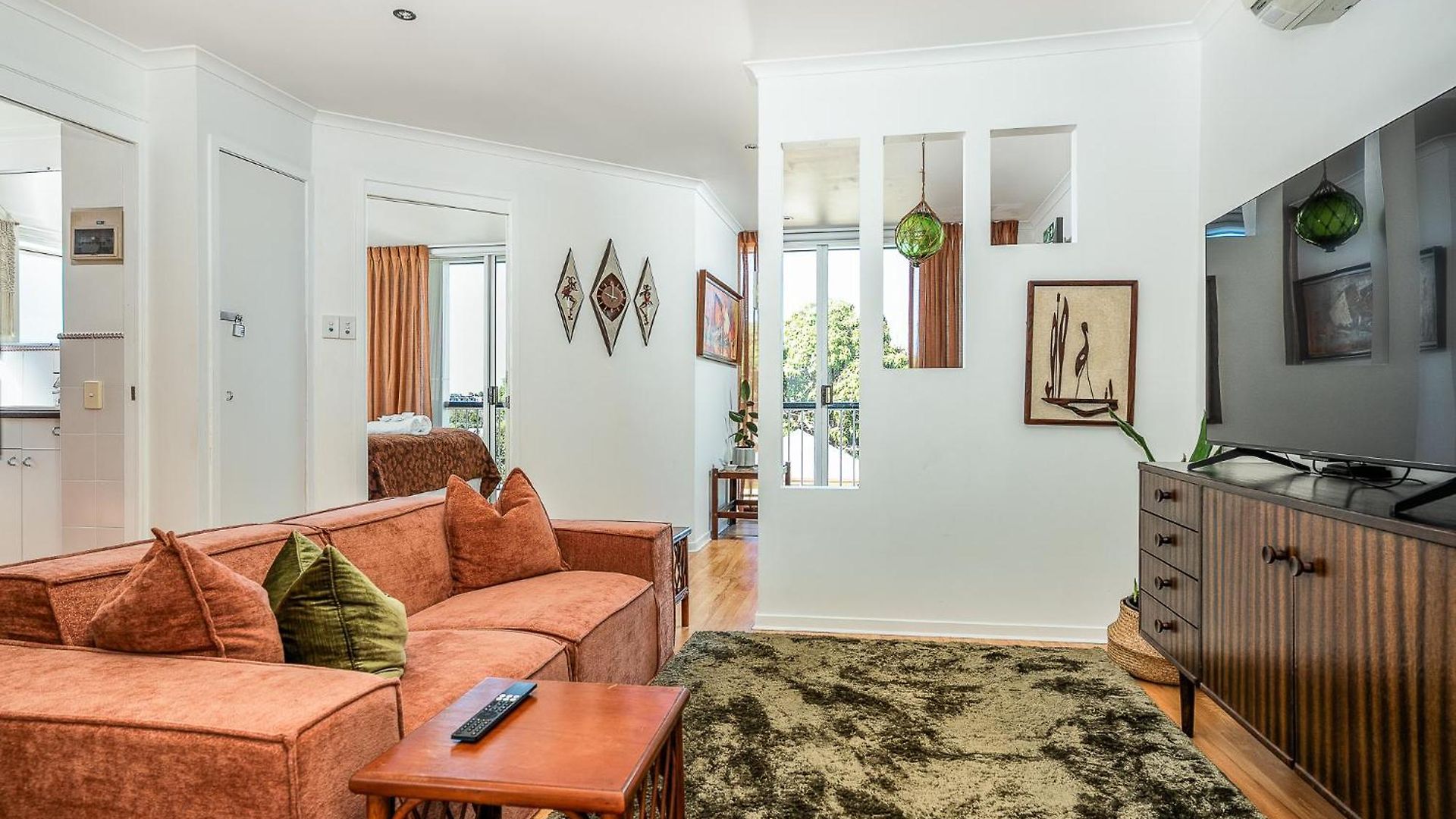 Mid-century Kangaroo Point - 1br Apartment, Walk To Cbd, River & The Gabba Apartment Brisbane