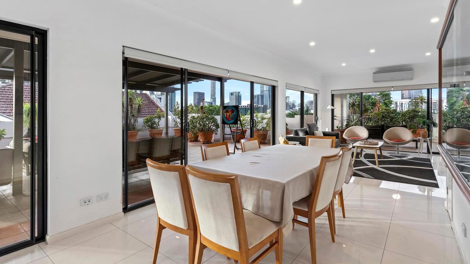 Spacious 2br With Wifi, Parking & Huge Balcony Apartment *